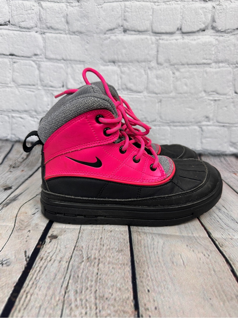 Nike Woodside 2 High ACG kids' snow boots "Pink Foil" US 1 UK 13.5 - Picture 1 of 5